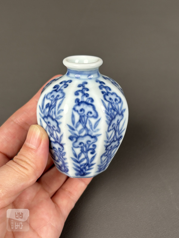 清雍正 青花灵芝纹八方小罐 - 图2